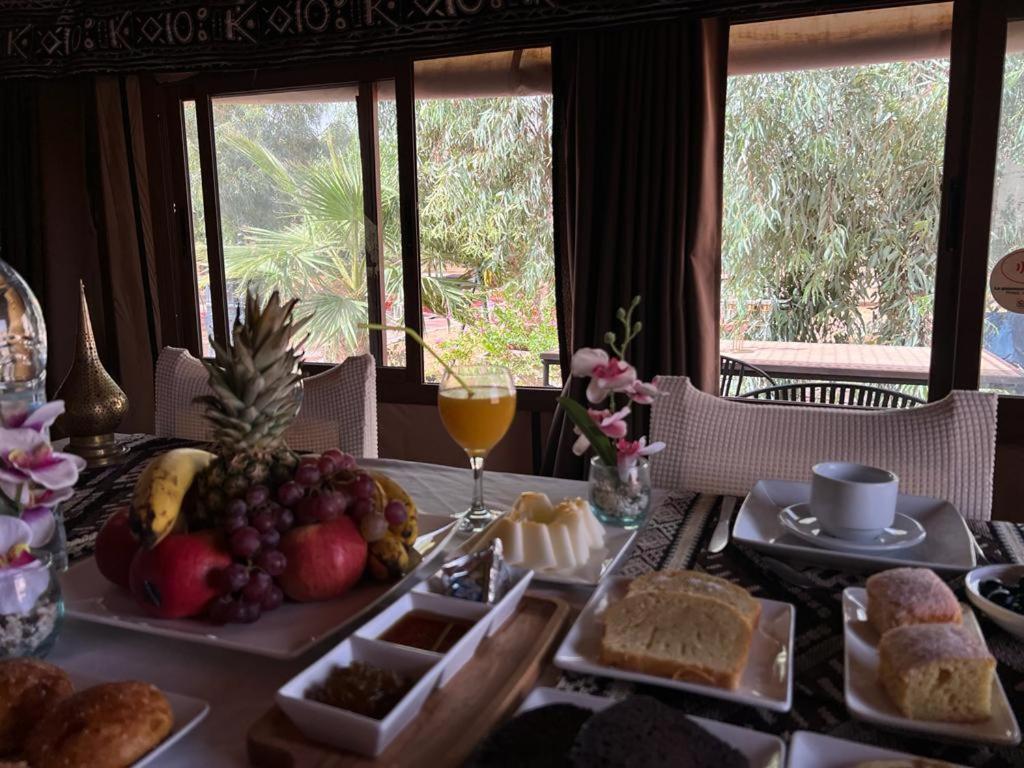 Отель Merzouga Luxury Tented Camp Экстерьер фото